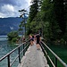 Über eine kleine Brücke an dieser Engstelle führt der Wanderweg weiter.