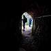 In den Fels gesprengte Wege, mehrere Brücken und Tunnels ermöglichen die ...