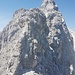 Hier geht es an der Kante bis III hoch und diese Stelle sind wir abgeklettert um dann festzustellen, dass es doch richtig war. 