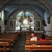 L'interno della chiesa di San Pantaleo a Chamois.