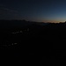 La Luna e le luci di Chamois e Torgnon al crepuscolo.