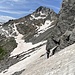 aber ohne Seil wäre es auch tricky geworden, da wir weder Steigeisen noch Pickel dabei gehabt haben - im Hintergrund Poncione di Vallegia