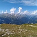 La-Tschera-Hauptgipfel (P. 2664): Blick Richtung Rheinwald ..