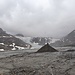 Merkwürdige Strukturen auf dem Gletscher vor dem hereinziehenden Schauer