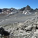 Ein wilder Gipfel über der Schuttwüste 