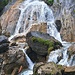 Gleich nach dem Start kann man einen Abstecher zum Kesselfall machen oder auch gleich daneben weiter aufsteigen. Noch vor dem Schleierwasserfall trifft der Bergwanderweg mit dem Weg  Nr. 16, der westlich der Klamm verläuft, wieder zusammen.