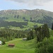 Bald wieder im Tal, oben der Fellhornkamm oberhalb von Riezlern