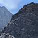 Rückblick. Hier bin ich ca. 15 Meter in die Scharte runtergeklettert (T4). Technisch keine grosse Sache, aber es ist sehr schuttig und das Gestein wirklich extrem brüchig.