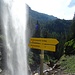 Jetzt geht´s zum Wasserfall hinunter...