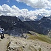 Links ist die Gipfelbank, im August allerdings oft besetzt..