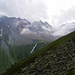 in der Mitte die Neue Regensburger Hütte,
hinten die Grawagrubennieder