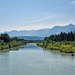 Die bei der Illmündung gestaute Ill. Blick in Richtung Feldkirch  