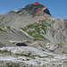Abwechslungsreiches Terrain zwischen Rezligletscherseeli und Laufbodehore, darüber rot die Aufstiegsroute vom Sattel ca. 2440m entlang dem ENE-Rücken, SE um den Gipfelkopf herum und zuoberst über den SSW-Grat