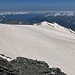 Gipfel: Blick nach Nordwest auf den zweiten Teil der Traversierung der Glaciers de la Vanoise vom Refuge de la Dent Parrachée zum Refuge du Col de la Vanoise. Im Kessel hinter dem Gletscher liegt Pralognan-la-Vanoise.
