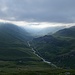 Im Gegenaufstieg, Rückblick in die Talsenke von Entre Deux Eaux und ins Vallon de la Rocheure. Rechts im Bild der Abstieg vom Refuge du Plan du Lac. Die Wolken halten sich länger wie erwartet. 