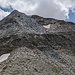 mittig geht die Route durch die Steilstufe, dann die Blockhalde links oder rechts begehbar