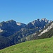 etwas nach der Alp Sigel präsentiert sich die Aussicht so, oben rechts ist der Marwees Ostgipfel, mein erstes Ziel von heute.