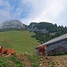 Obere Mans, der Kuhstall, hinten die beste, südliche Route für den Aufstieg zum Alp Sigel Gipfel, dieses Mal habe ich nicht diesen Aufstieg gewählt, was ein Fehler war, sondern den Aufstieg durch den Wald.