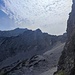 Ausblick zum Mitterberg und zur Kreuzmauer im Osten. Mit einer gewissen Besorgnis musste ich erste größere Wolkenfelder zur Kenntnis nehmen, die  erst für den frühen Nachmittag angesagt waren.
