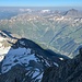 sensationeller Tiefblick hinunter in das 2500m tiefer gelegene Lötschental.<br />Das Bietschhorn wirft seinen mächtigen Schatten in die Landschaft