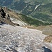 die Rinne hinunter zur "Rote Galn" hat noch reichlich Restschnee und diesen nutzen wir für eine schöne Rutschpartie hinunter Richtung Blatten 