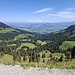 Blick vom Ziehweg in die Landschaft nördlich vom Thunersee im Hintergrund.