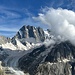 die Grandes Jorasses zeigt sich erstmals als sich die letzen Wolken langsam verziehen