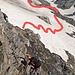 unsere Route über den Schnee nach dem Ende des versicherten Steiges, links der von Steinschlag betroffene Hang