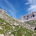 Hinauf zum Sattel an dem die Kletterei beginnt.