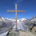 Auf dem Strahlhorn mit dem Kreuz vom Sommer 2022
