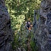 Weiter durch die schon beschriebene winzige Schlucht...