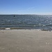 Obwohl das Watt gleich nebenan noch trocken ist, bildet die Blaue Balje einen gewaltigen Strom zwischen Wangerooge und der Minsener Oog. Schon bei der Boje ist das Wasser laut Seekarte ständig an die zehn Meter tief!