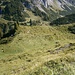 Hinab zum Weg