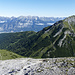 Blick vom Aufstieg zum Ampferstein zur Saile und dem Startpunkt der Tour (Bildmitte)