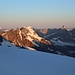 Erste Sonnenstrahlen auf Matterhorn, Breithorn und Mont Blanc