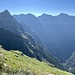 über die Rippen und Furchen links geht der Weg