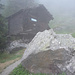 Aufstieg in dichtem Nebel über den unteren Domhüttenweg...