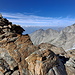 Ohne zu googeln auf der Gugla angekommen...und Blick nach NE: von links u.a. Gabelhorn, Platthorn, Färichhorn, sowie Klein und Gross Bigerhorn, darunter die Bordierhütte SAC und der Riedgletscher, und am Horizont die östlichen Berner Alpien