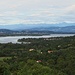 Il Lago di Varese e le montagne.
