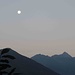 Luna ancora ben visibile nel cielo. 