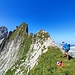 Zweimal leer schlucken, bevor es über den Grasgrat zum Einstieg geht