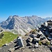 Steinhaufen auf dem Gipfel des Tschingel