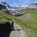 Le chemin qui longe le lac des Dix est très facile et presque horizontal