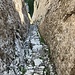 Blick die Rinne hinunter. Sieht schlimmer aus, als es ist, das Doppelgleis am Gamsberg ist um einiges schlimmer.