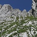 Blick vom Kopf der Rinne zu der Stelle mit den Fixseilen