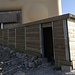 Eingang ins gelbe Haus. Ich hätte ehrlich gesagt nicht erwartet, dass man nach Betriebsschluss der Seilbahn durch das ganze Gebäude laufen kann.
