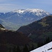 Blick im Zoom oberhalb der Alp Stock zum Pilatusmassiv mit Widderfeld (2076m), Tomlishorn (2128m) und Esel (2118,7m).