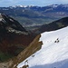 Aussicht unterhalb der Nünalp auf die Pilauskette und hinunter auf Obwaldens Hauptstadt Sarnen (473m).<br /><br />Von Links nach Rechts Stäfeliflue (1922m), Gnepfstein / Mittaggüpfi (1917m), Widderfeld (2076m), Tomlishorn (2128m) und Esel (2118,7m).