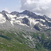 Vue vers Rifugio Gianetti, depuis le Passo del Barbacan SE. A droite la brèche du Camerozzo