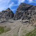 Die prächtige Aussicht vom Biwakplatz auf Piz Forbesch (3261,8m) und Piz Forbesch Pintg (3202m).